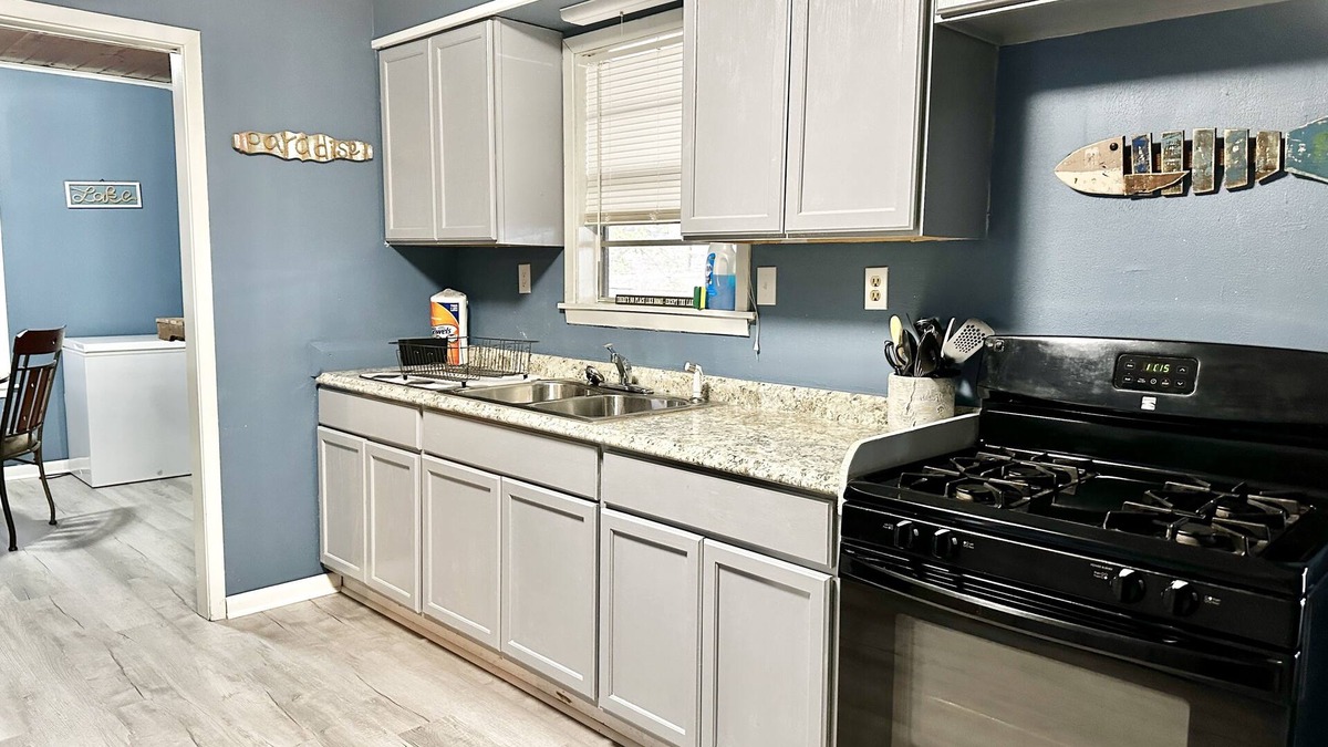 Negreet House | Barnhouse on the Bend! Cozy Camp Seconds from Cypress Bend Golf & Resort!