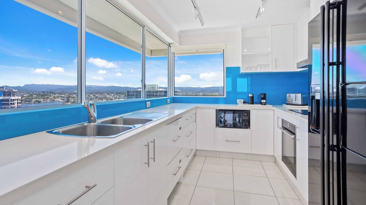 Surfers Paradise Apartment | Baronnet Apartments