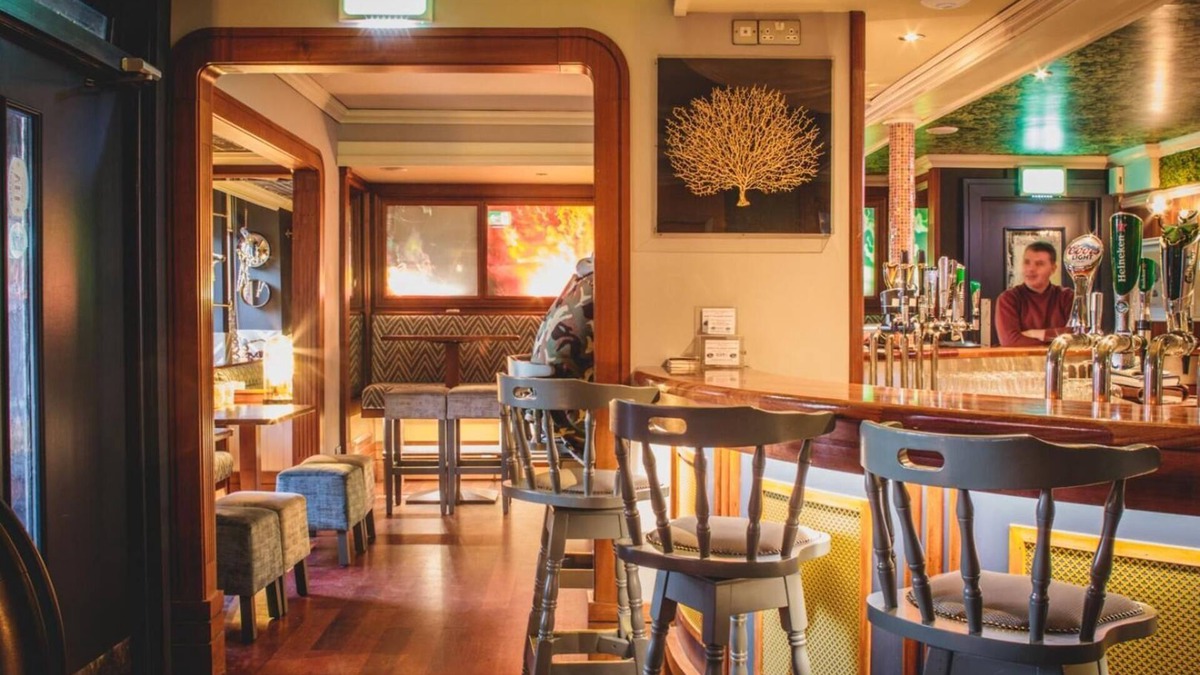 Dingle Hotel | Barr na Sraide Inn