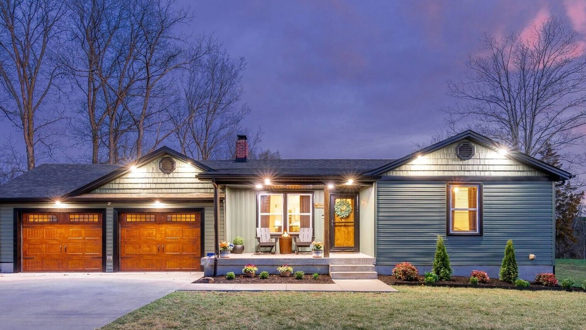 Keene House | Barrel Top Bourbon House: Bourbon Trail, Pool, Hot Tub, Speakeasy, Mini-Golf!