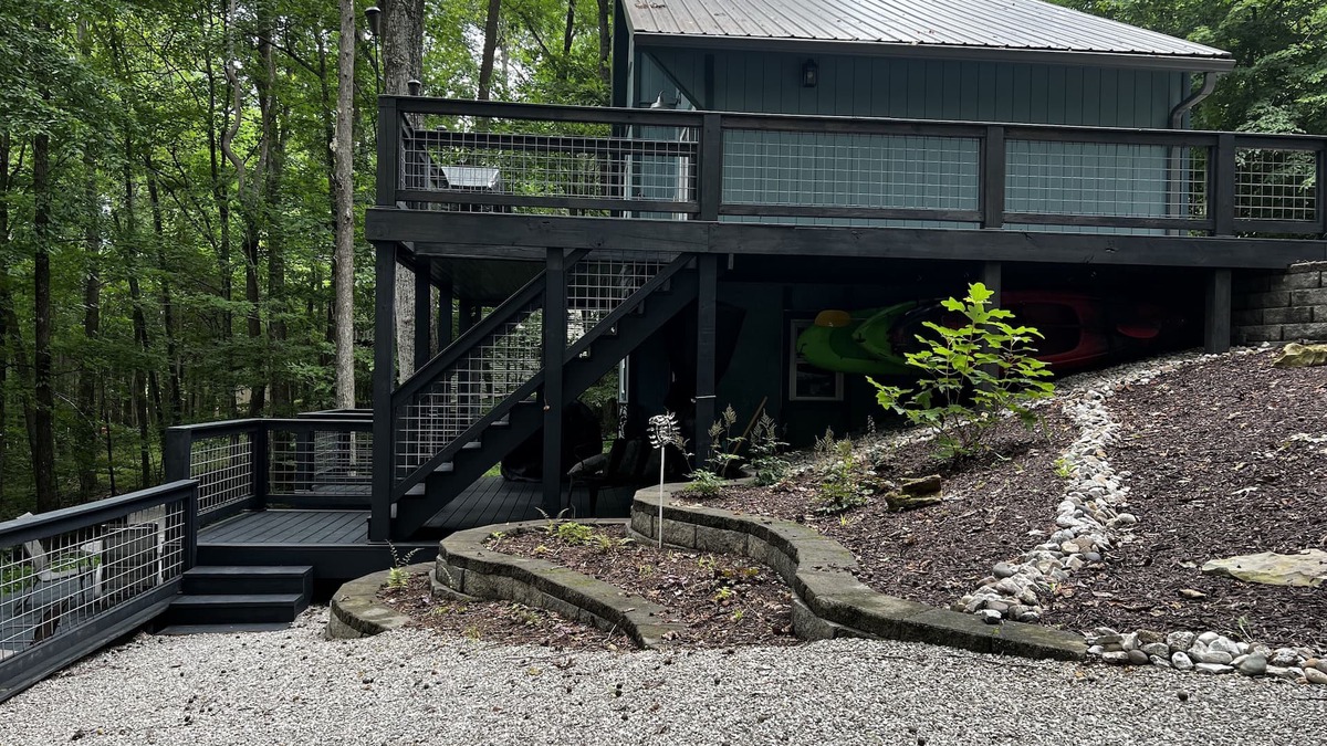 Glasgow House | Barren Lake Waterfront Eclectic Cabin - Dock; 17 miles from Mammoth Cave