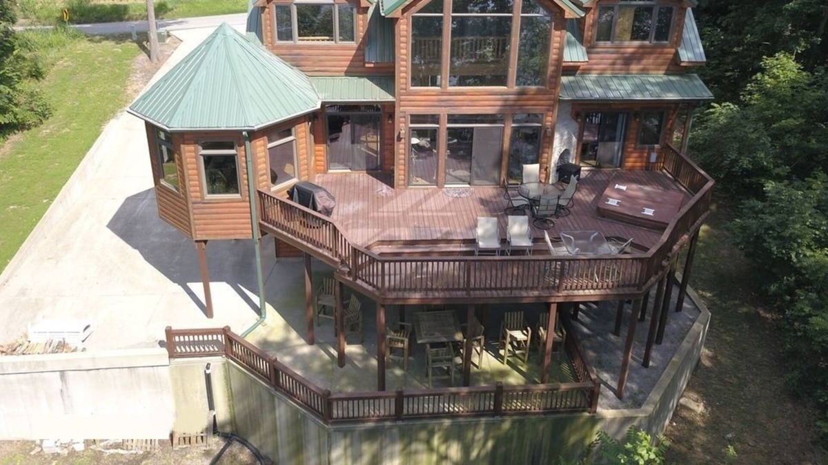 Scottsville House | Barren River Lake Cabin ~ Hot Tub, Pet-Friendly, Near Mammoth Cave