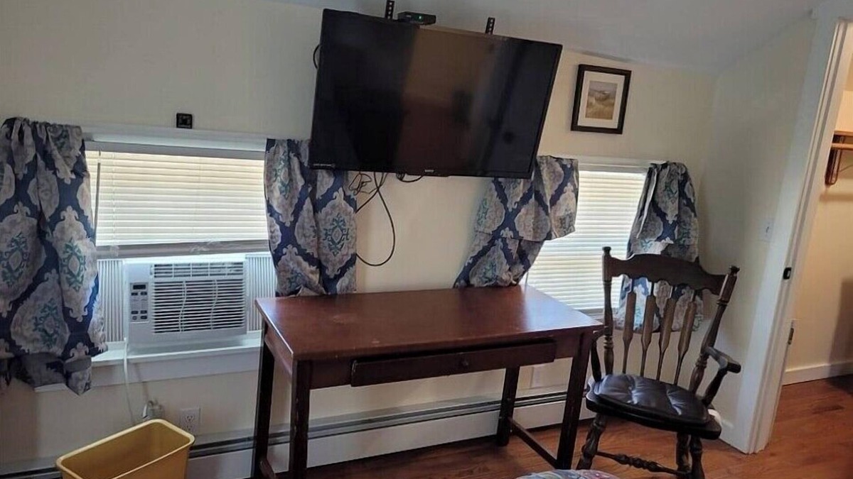 East Haven Rutland County Apartment | Barrett Hill Rooms 1 mile from all medical accommodations in Rutland City