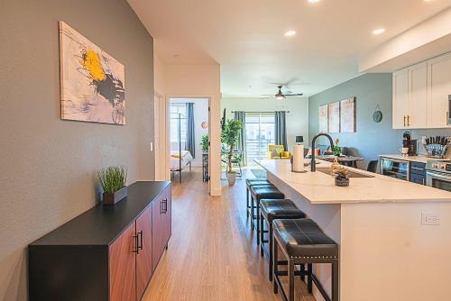 Desert View Village Apartment | Barrett Jackson-Dine-Golf-Swim-King Bed-Parking S439