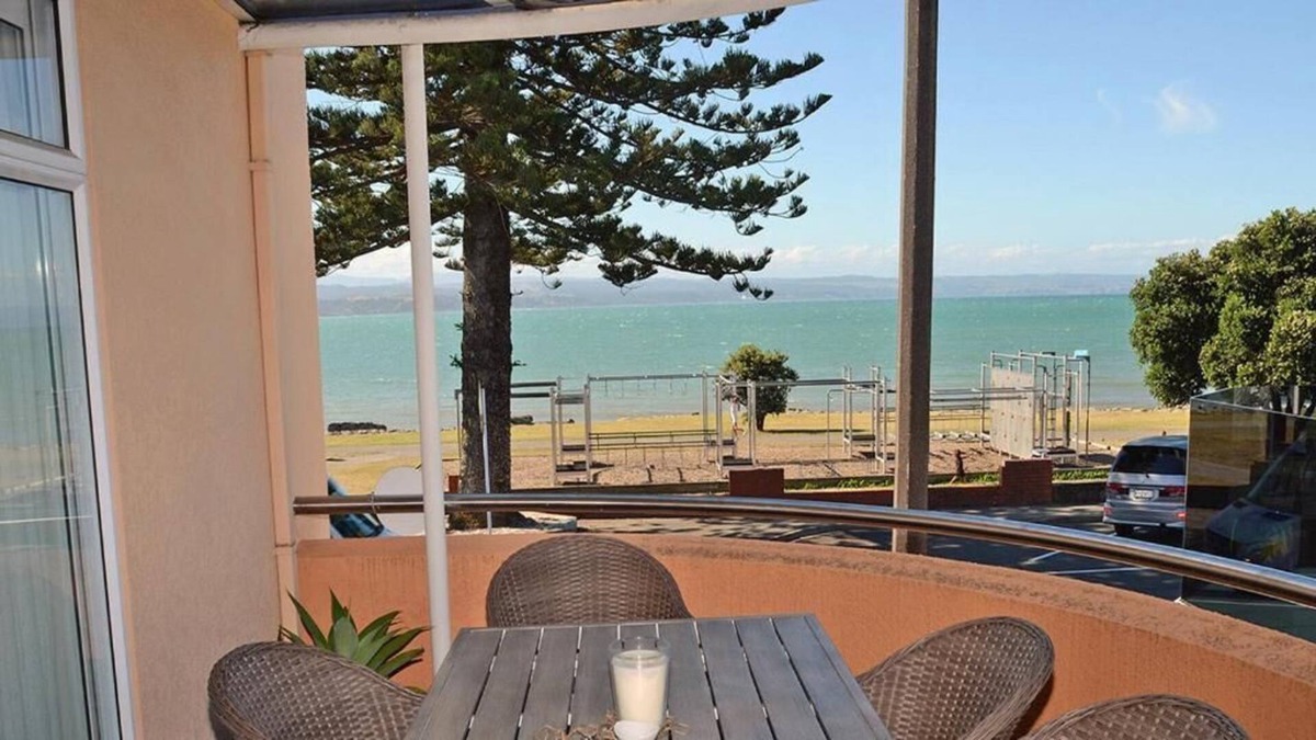 Ahuriri House | Barrons on the Beach