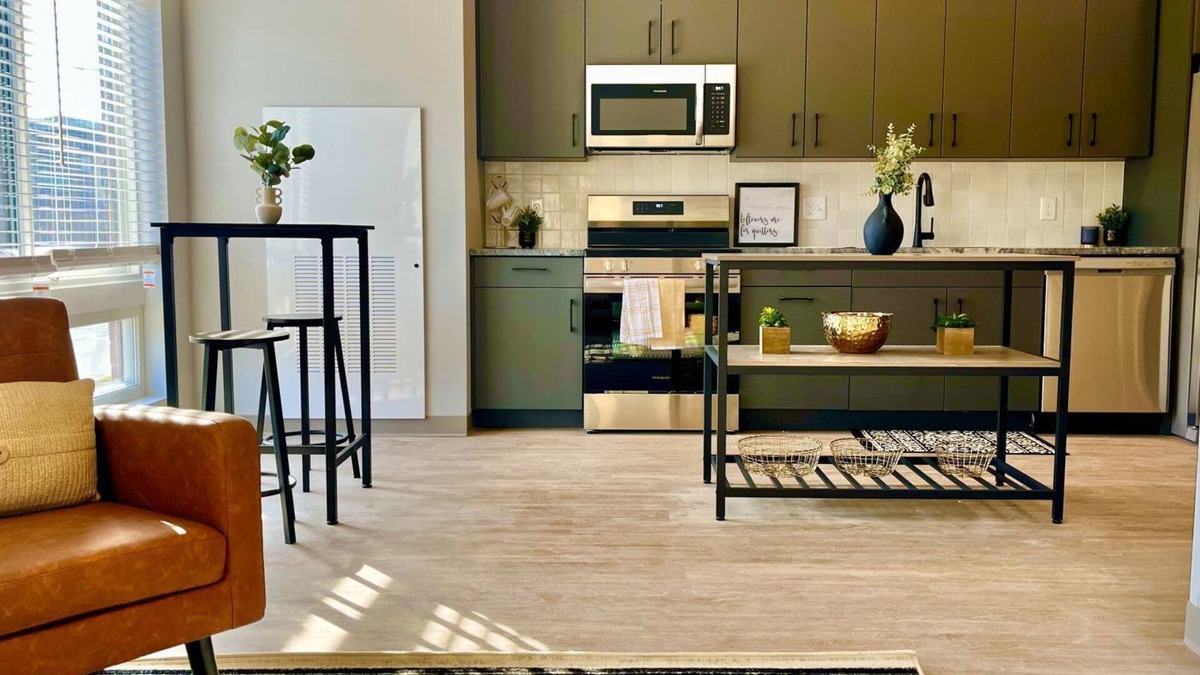 Ohio City Apartment | Barsala l Cozy 1BD, fitness center & yoga studio