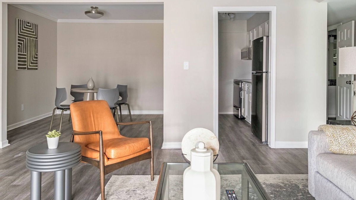 Homewood Apartment | Barsala l Modern 2BD with 24 Hour Fitness Center, Fast Wi-Fi