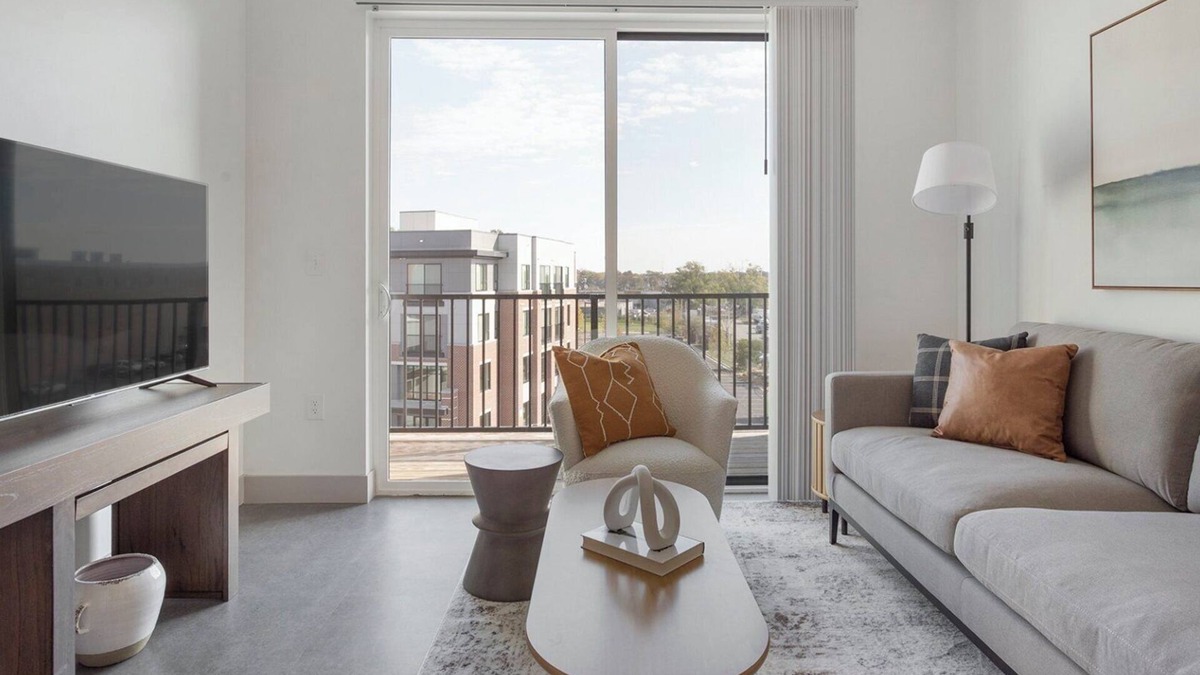 Richmond Apartment | Barsala l Modern 2BD overlooking a sparkling pool, fast Wi-Fi