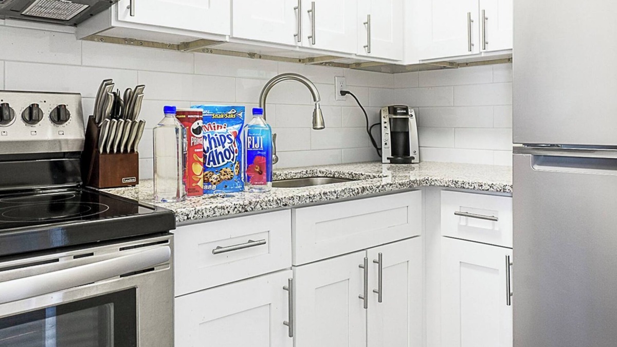 Fort Wayne Apartment | Barsala l Modern Studio with Resort Pool & Sauna Access