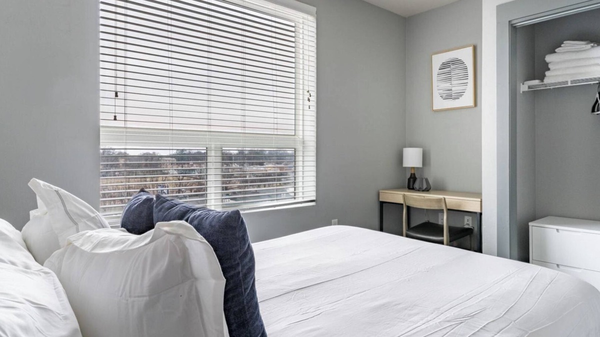 University District Apartment | Barsala l Quiet Work-Friendly 3BD Apt Near St. Jude & UT Health