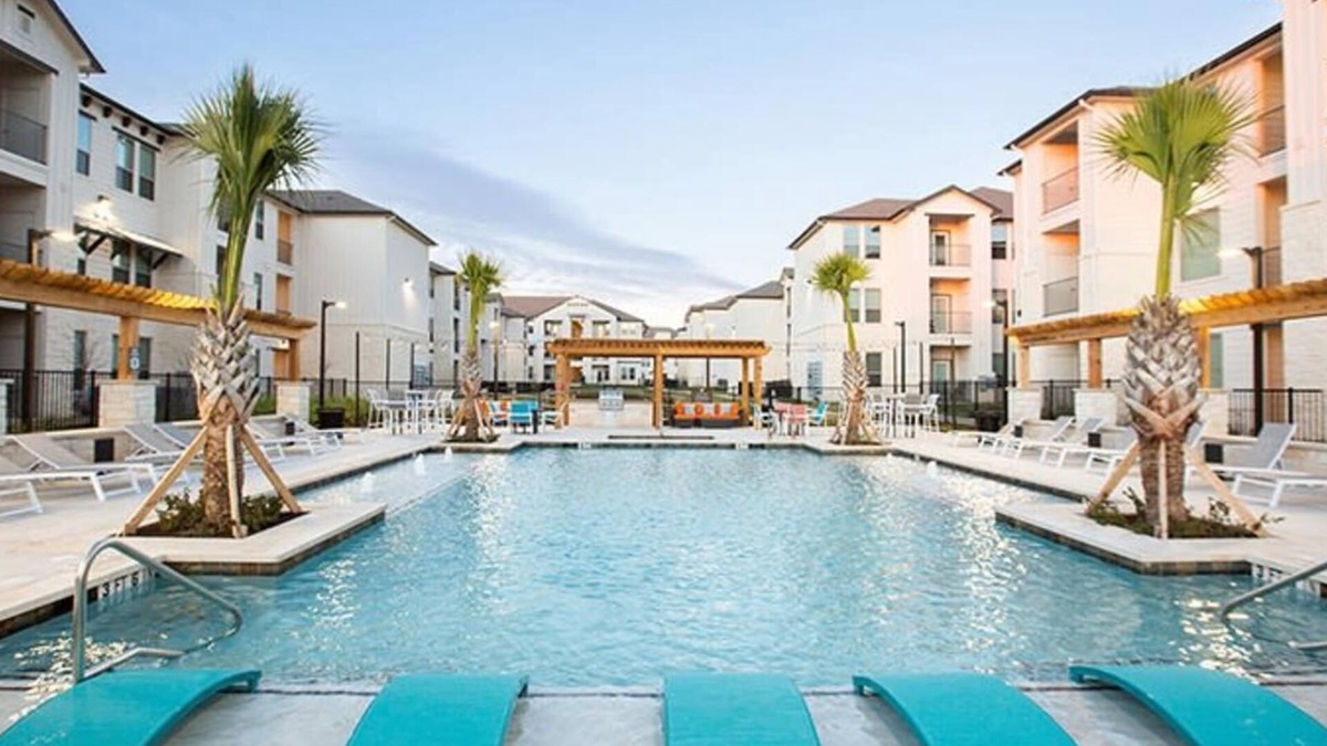 Shadow Glen Apartment | Barsala l Spacious 2BD Apartment w/ Pool Access