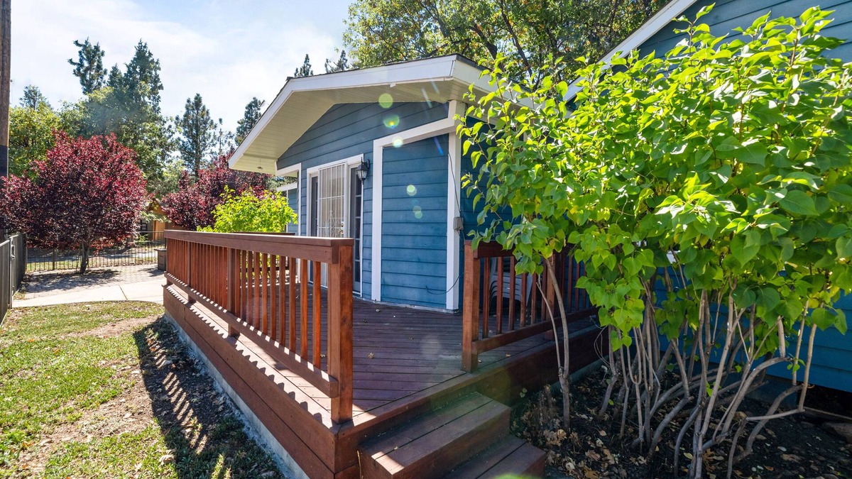 Sugarloaf Cabin | Barton Bungalow - Apple TV, Fireplace, Barbecue, Close to Hiking Trails