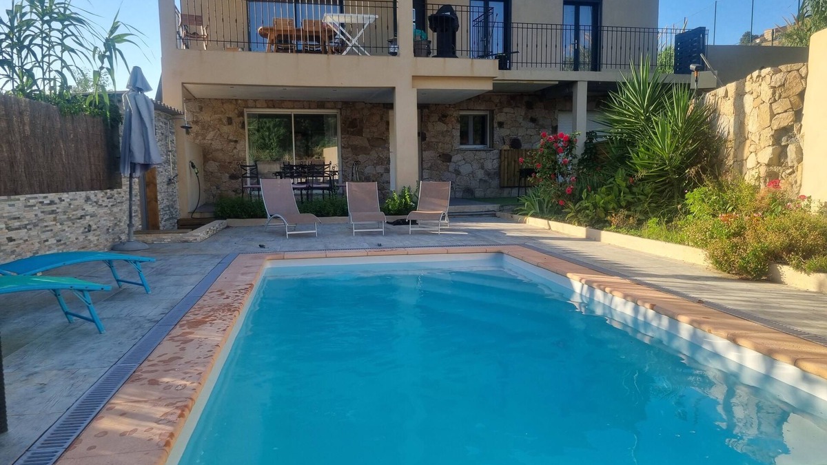 Marine de Saint Ambroggio Villa | Bas de Maison 3 chambre 8 couchages avec piscine pour 6 adultes et 2 enfants