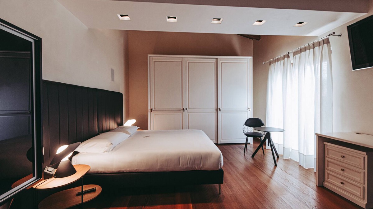 Badia Calavena Bed & Breakfast | Basalt, room with bathroom and balcony.Tranquility,at the foot of the Little Dolomites.