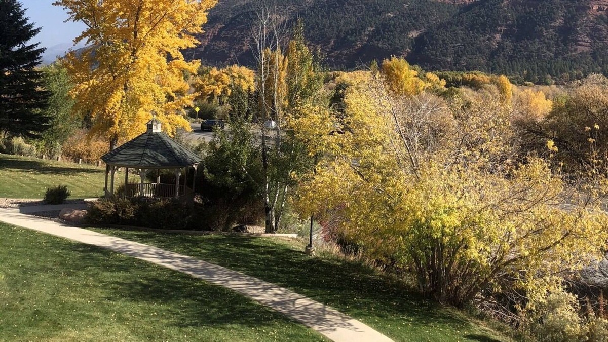 Durango Condo | Base camp Durango awaiits! Great views and deck. Dogs OK