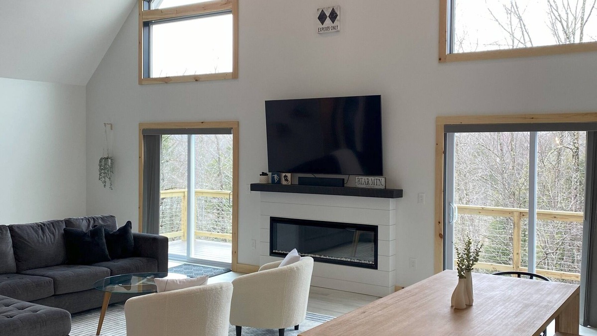 Killington House | Base Camp Retreat at Killington - Trail Access, Fire Pit, Hot Tub, & Arcades