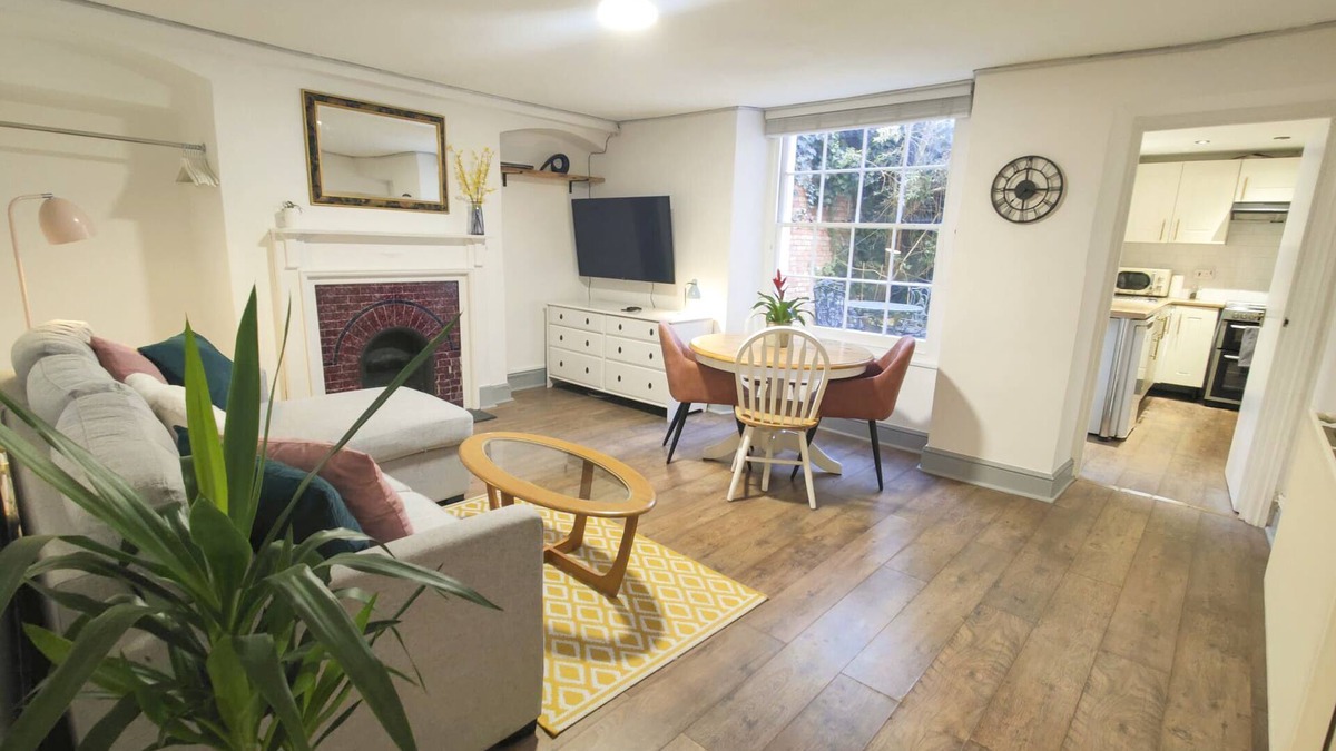 Redcliffe Apartment | Base78, Your Place in BristolnClose to Temple Meads Station, City & Harbourside
