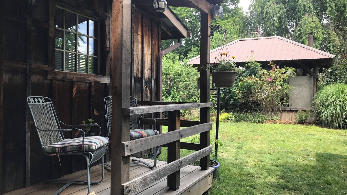 Grottoes Apartment | "Basecamp".Cozy, studio apt. Private, quiet community. Near SNP and JMU.