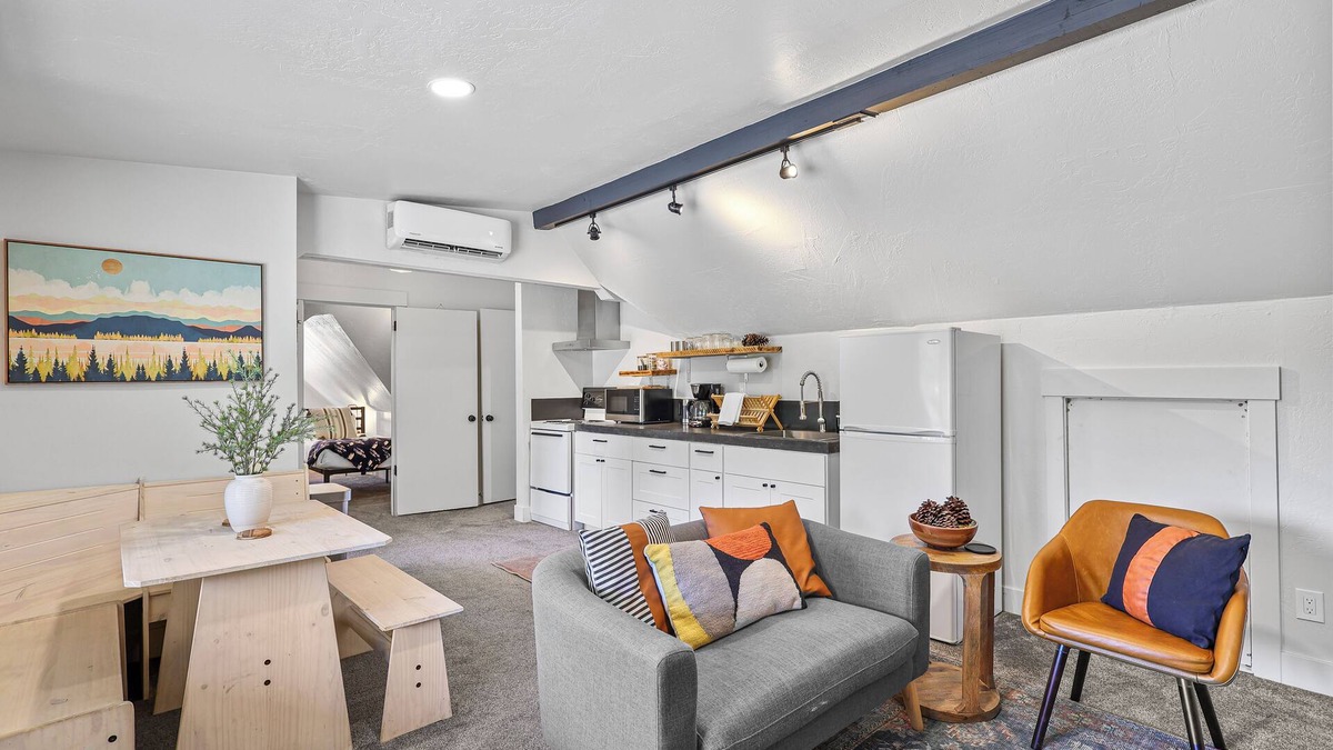 Mount Shasta Cabin | Basecamp Lodge - Cabin 5