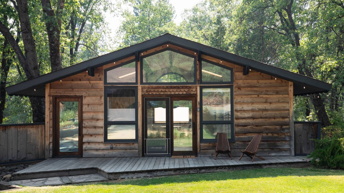 Mount Shasta Cabin | Basecamp Lodge - Cabin 1