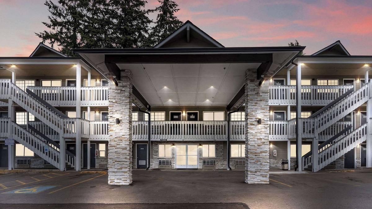 Puyallup Hotel | Basecamp Puyallup a Travelodge by Wyndham