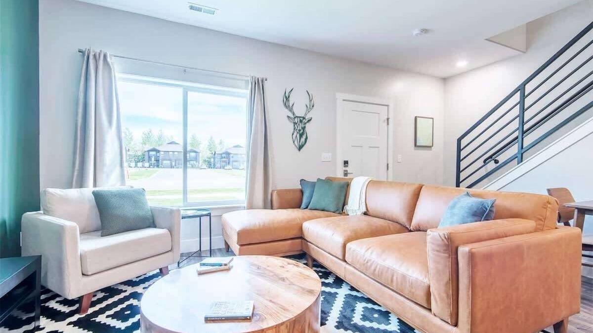 Driggs Condo | Basecamp Stays: Unique Townhome, 2 Car Garage & AC