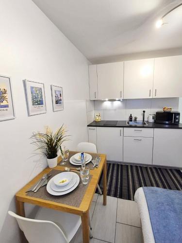 Bruderholz Apartment | BASELiving Studio - Near ESC - Bahnhof SBB - St Jakob