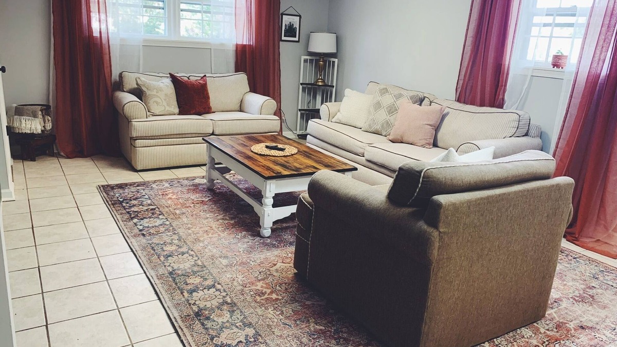 Athens Apartment | Basement Apartment on the Loop