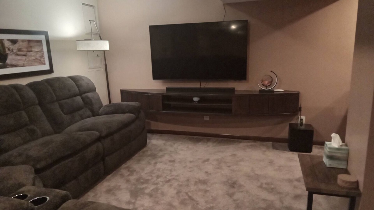 Lansing Apartment | Basement Apartment, Outdoor Hot Tub add on, infrared Sauna, Pool Table and more