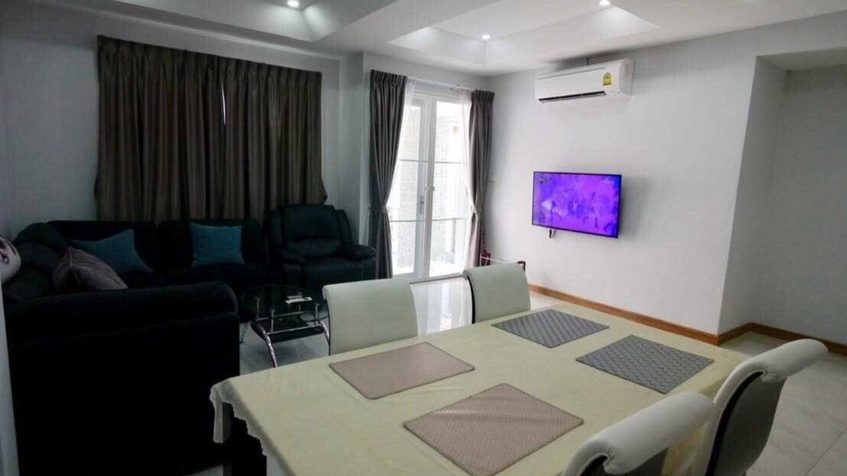 Old City House | Basic Line Home in Chiang mai in the old Town, 4 Bed Rooms, 5 Bath Rooms, Kichen