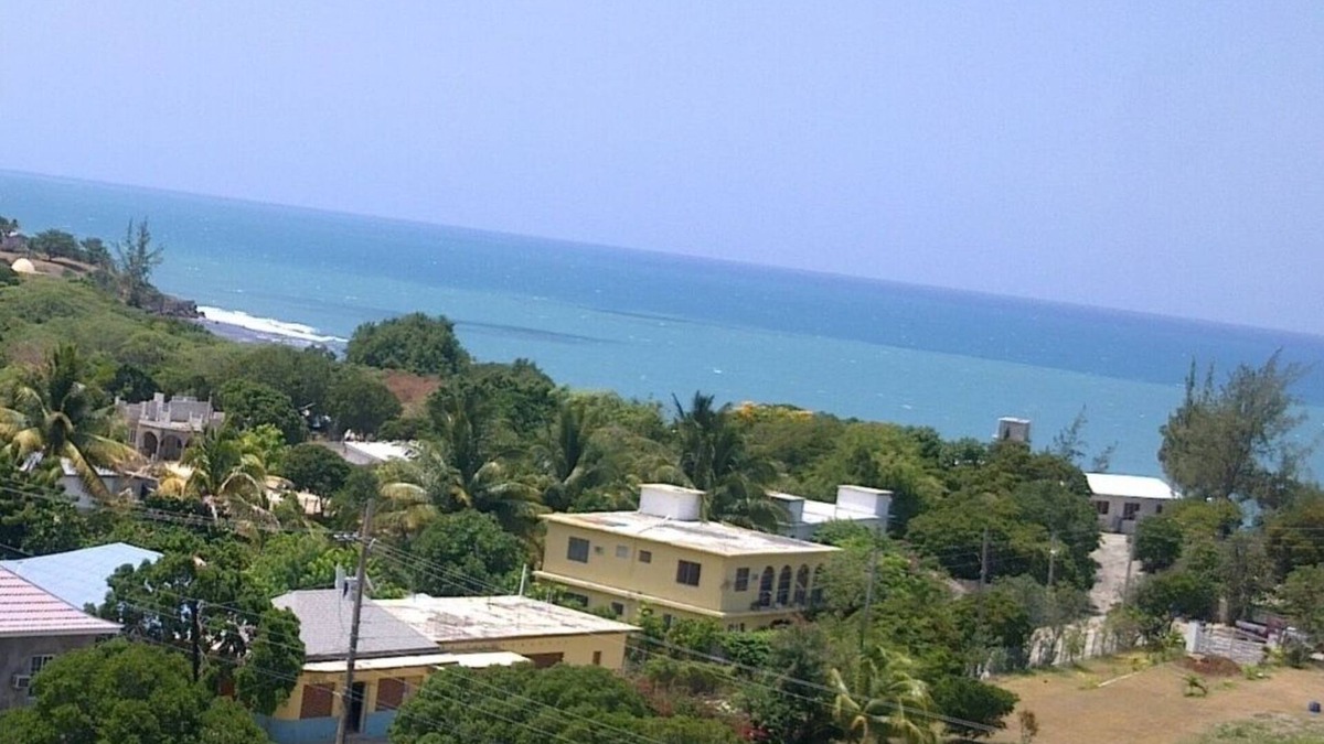 Treasure Beach House | Basic Twin Room Private Ensuite in family run guesthouse BillysBay TreasureBeach