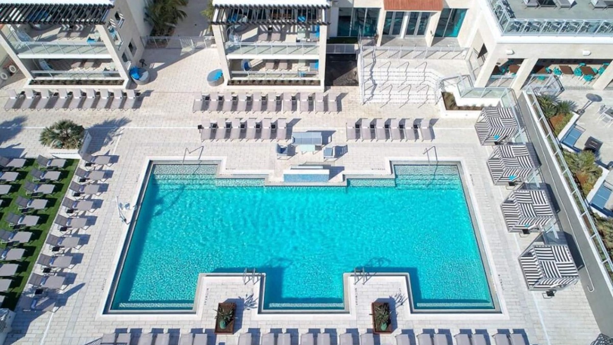 East Daytona Hotel | Bask in Modern Style Comfort! 2 City View Units, Beachfront Property w/Pool