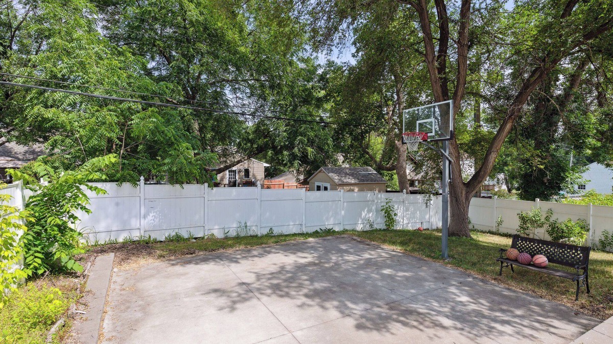 Richfield House | Basketball Court, Pickleball, Karaoke, 6 Beds