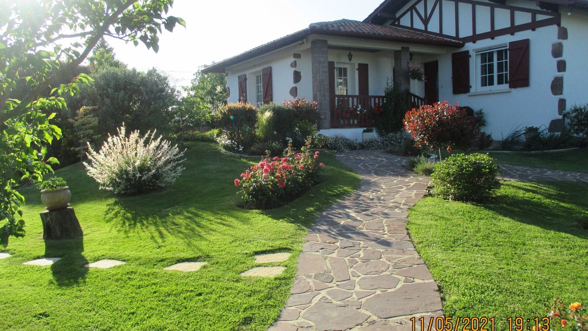 Ustaritz Apartment | Basque country between sea and mountains, quiet ground floor apartment with garden