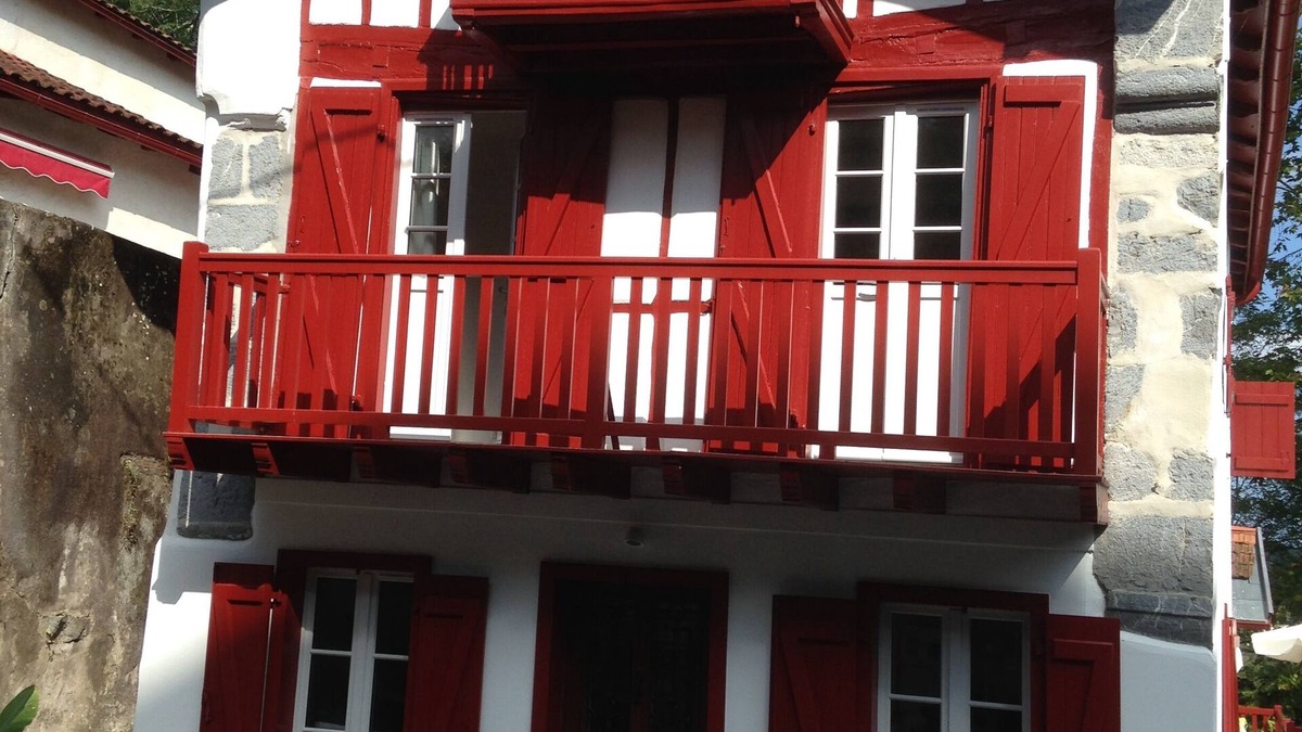 Cambo-les-Bains House | Basque family home in the heart of the historic district
