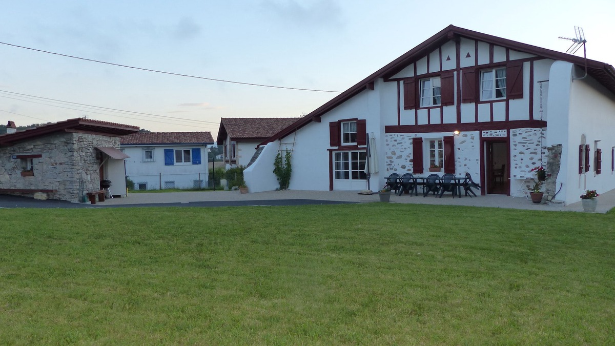Guethary House | Basque house 6 a12 pers. Swimming pool. Guéthary close to the sea