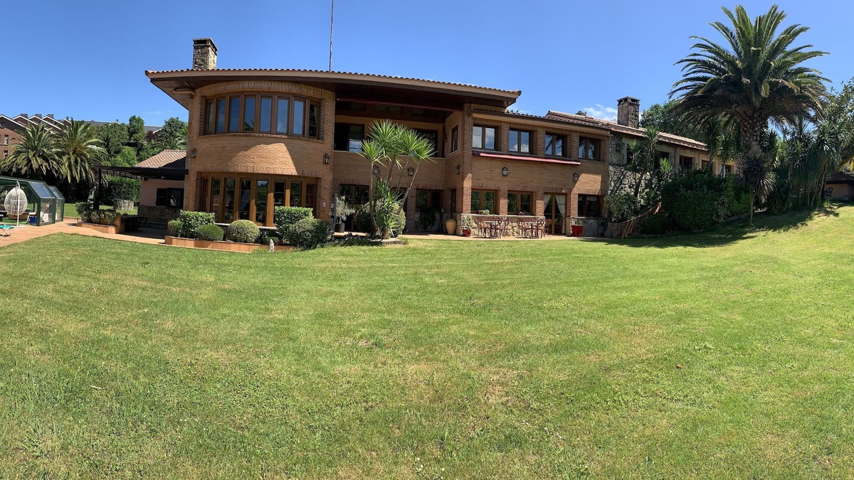 Berreaga-Mendi Villa | Basque Vintage Palace
