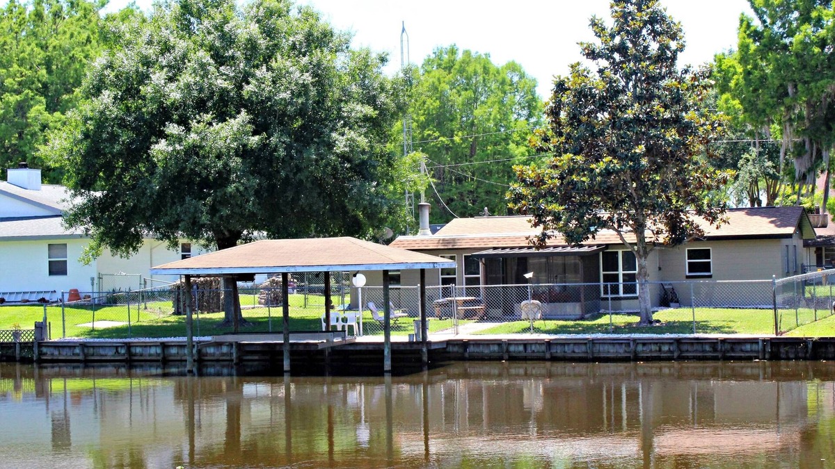 Lorida House | Bass Fishing Vacation Rental - Lake Istokpoga - Fisherman Welcome!
