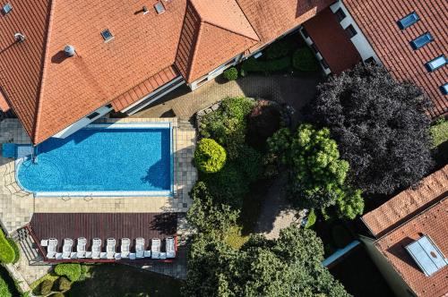 Sarvar Hotel | Bassiana Hotel és Étterem