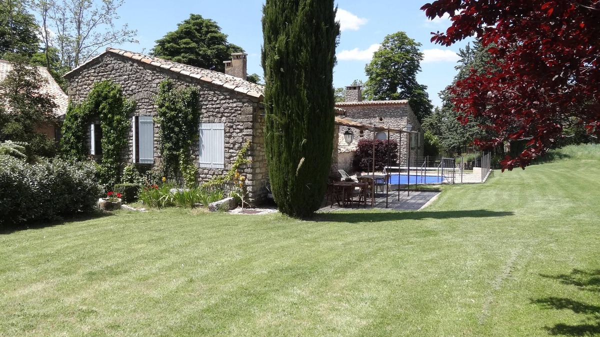 Saignon House | Bastide in the heart of the luberon park Saignon village, rated 4 stars