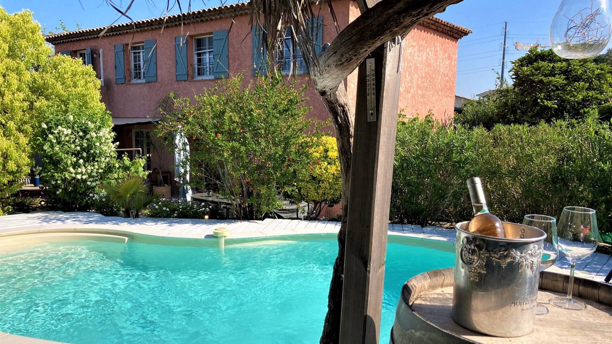 Puget-sur-Argens Villa | Bastide provençale swimming pool 7km from Frejus beaches 8 pers 4 star rating