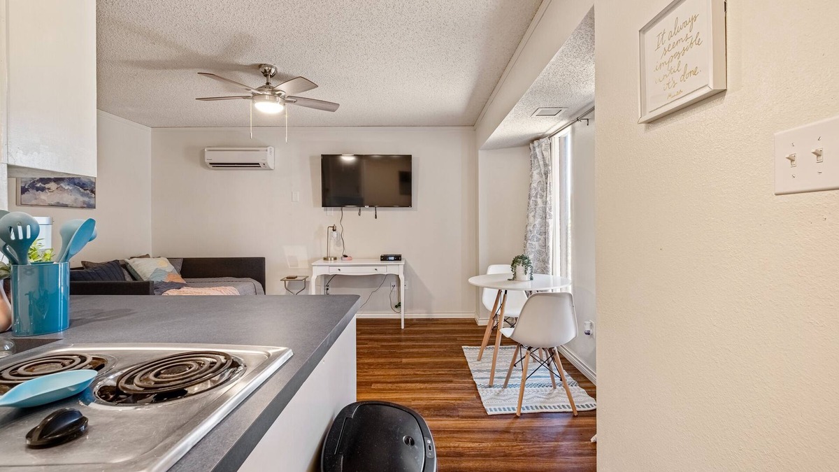 Bastrop Apartment | Bastrop Bungalow Bright Cozy Rental with Strong Wifi