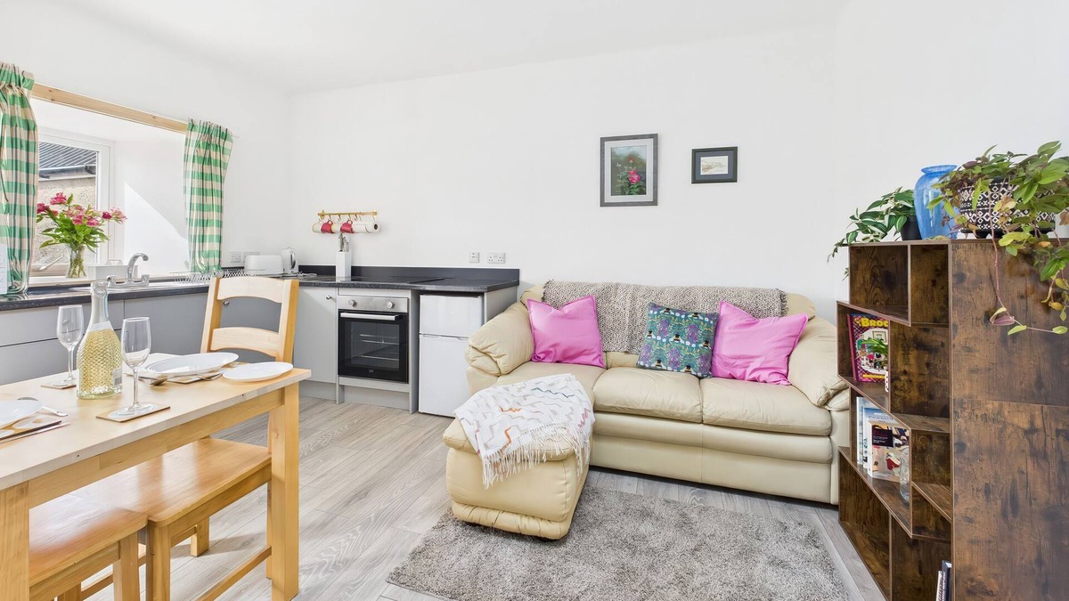 Balvicar Cottage | BATHACH BEAG, romantic, with a garden in Balvicar, Isle Of Seil
