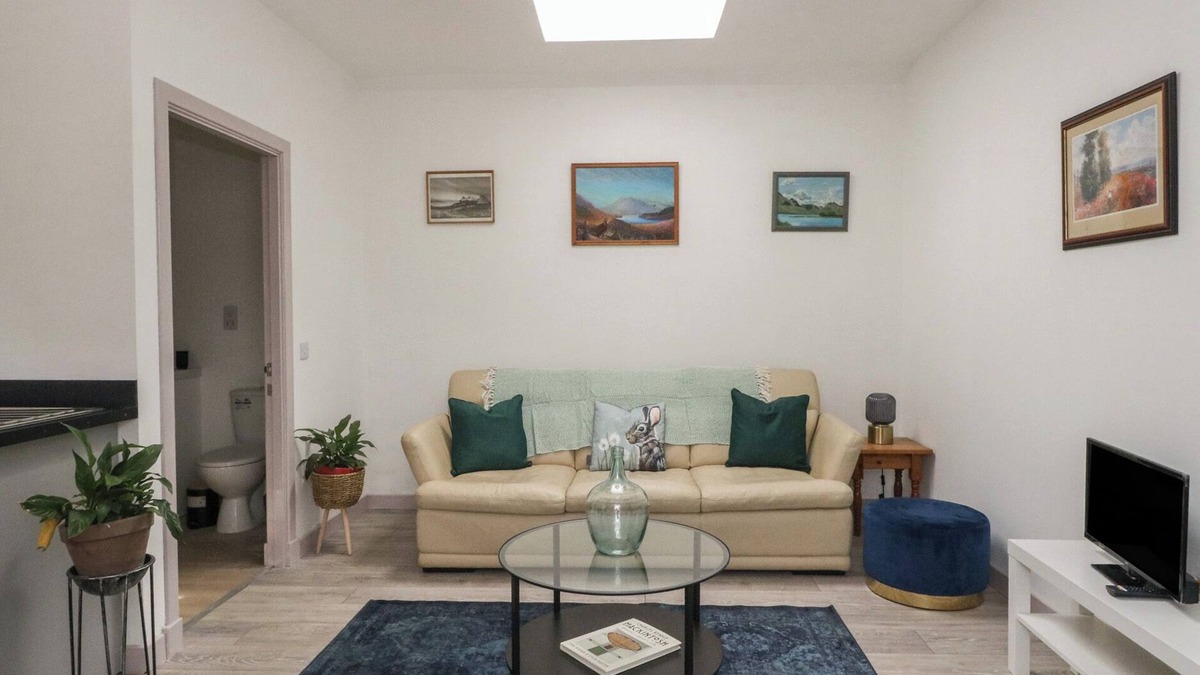 Balvicar Cottage | BATHACH MOR, romantic, with a garden in Balvicar, Isle Of Seil