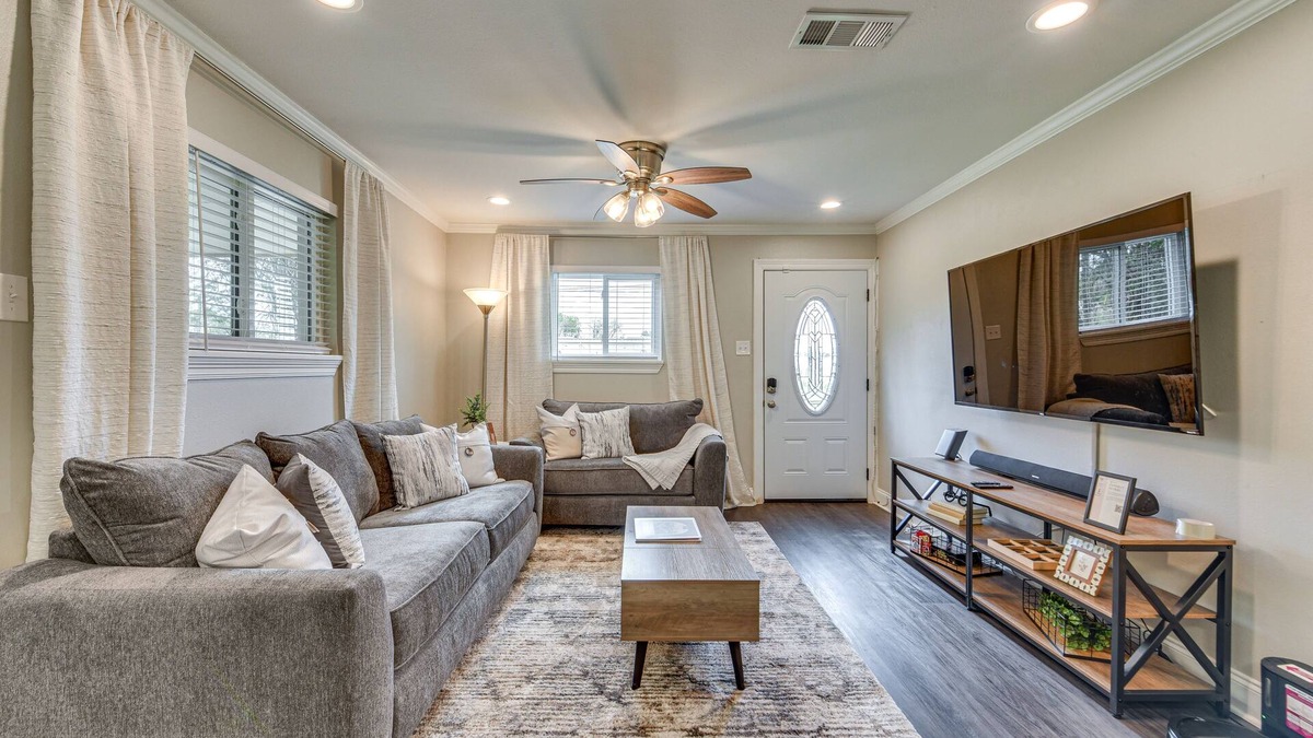 Highlands - Perkins House | Baton Rouge Home w/Private Patio: 2 Mi to LSU!