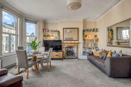 Northcote Apartment | Battersea Rise 3BED Urban Escape