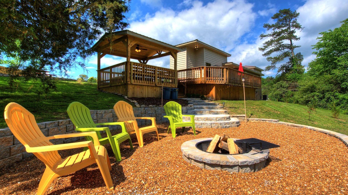 Graysville House | BattleVista Smart Home - Hot Tub- Fire Pit