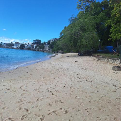 Lazaretto Apartment | BattsRock Beach Condos 204