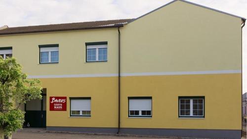 Obersiebenbrunn Hotel | BAUERs Gästehaus