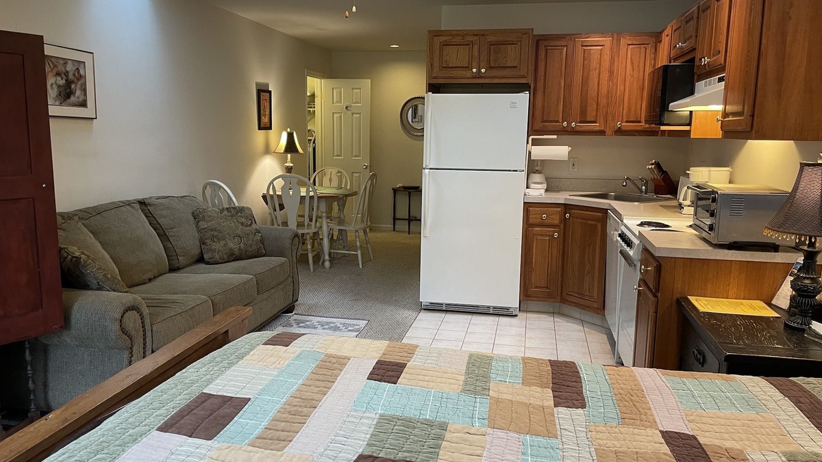 Cooperstown - Otsego Lake Apartment | Bavarian Farm Studio 2nd floor studio in peaceful country setting